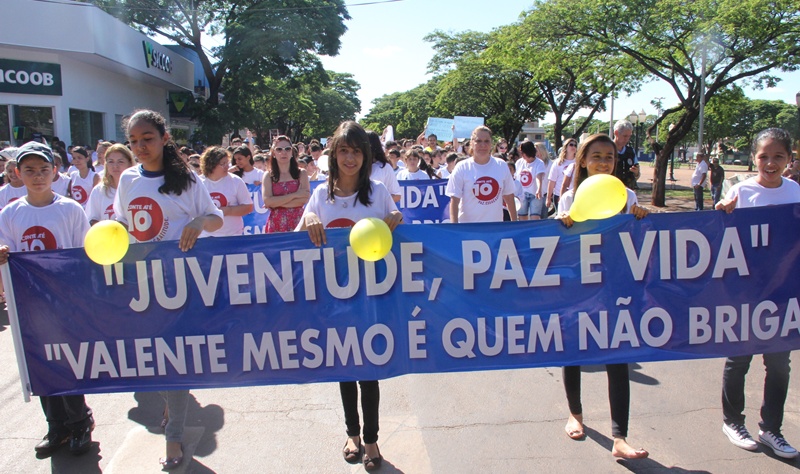 Caminhada pela Paz leva centenas as ruas de Sarandi